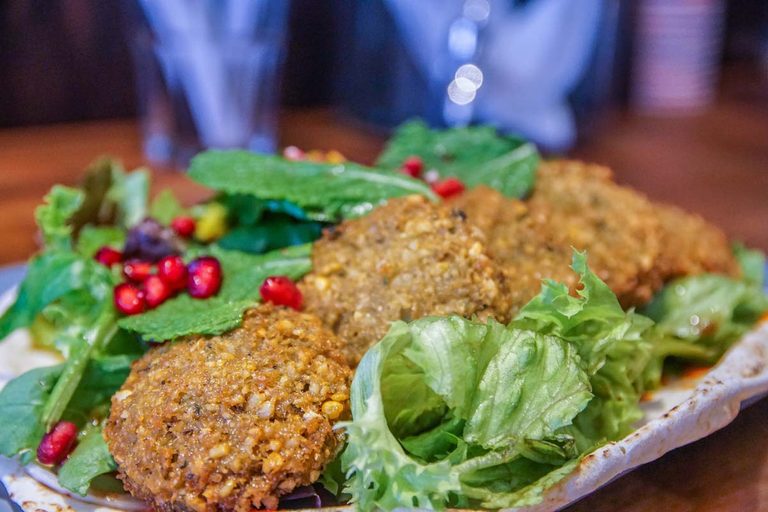 Falafel auf Salat