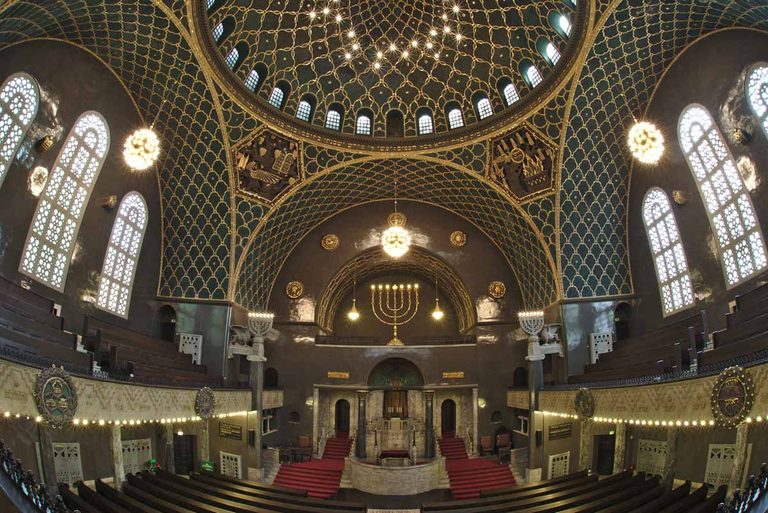 Innenraum einer Synagoge