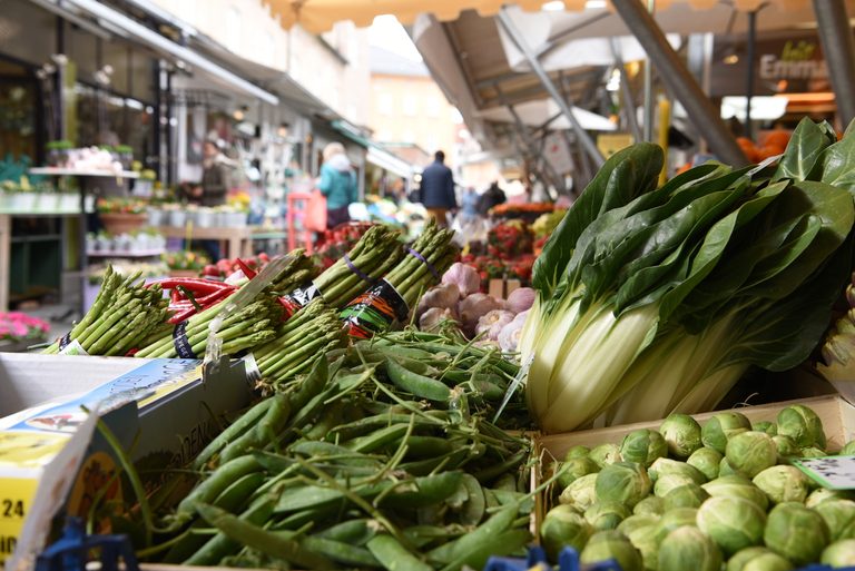 Obst und Gemüse auf dem Stadtmarkt