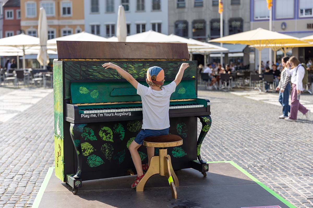 /fileadmin/Daten/Bilder/Veranstaltungen/Play_me/Play_Me_Stefan_Mayr_Piano_Forest.jpg